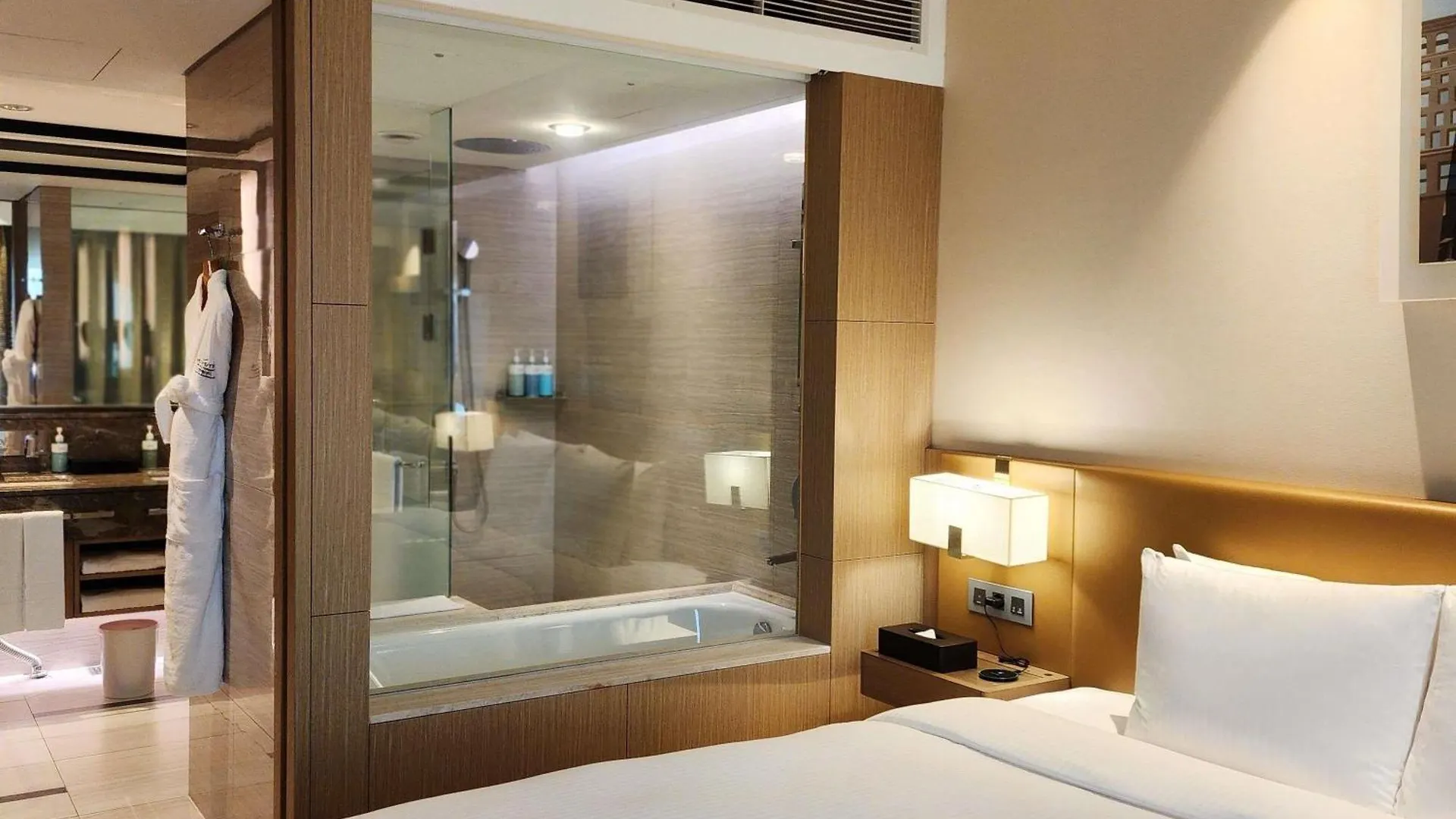 Novotel Ambassador Seoul Gangnam 5*,